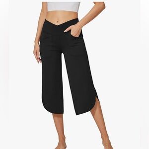 Black Women's Flowy Capri Pants Size Small